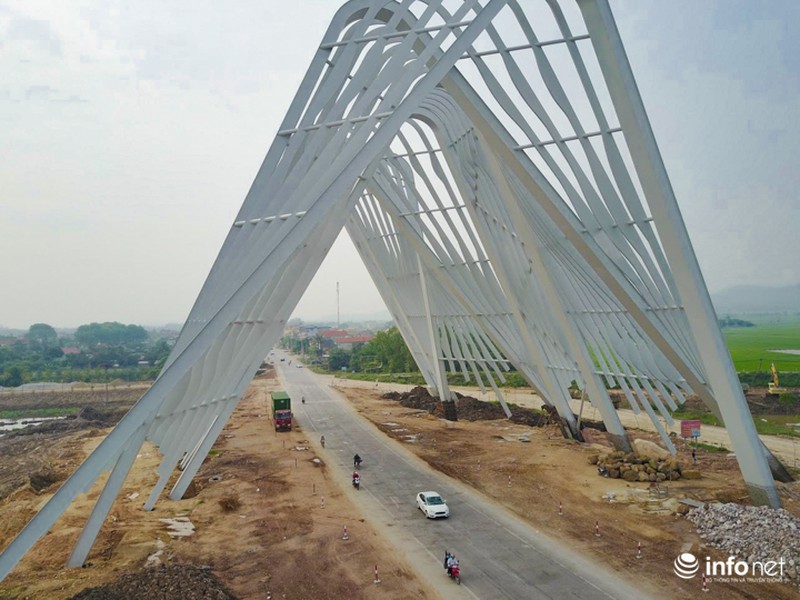 Cận cảnh cổng chào gần 200 tỷ của tỉnh Quảng Ninh - ảnh 3