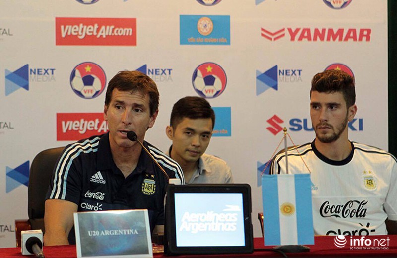 Vì sao HLV đội tuyển Argentina xin lỗi trước trận đối đầu với U22 Việt Nam? - ảnh 1