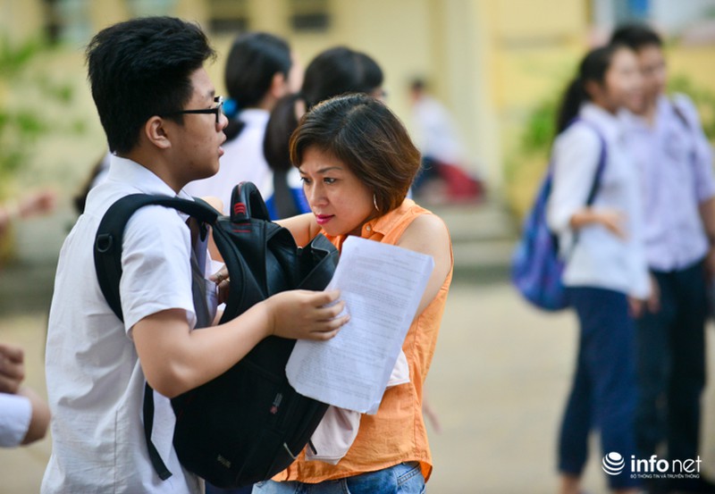 Hà Nội: Những hình ảnh đầu tiên về 76.000 thí sinh dự thi môn Ngữ văn lớp 10 - ảnh 8