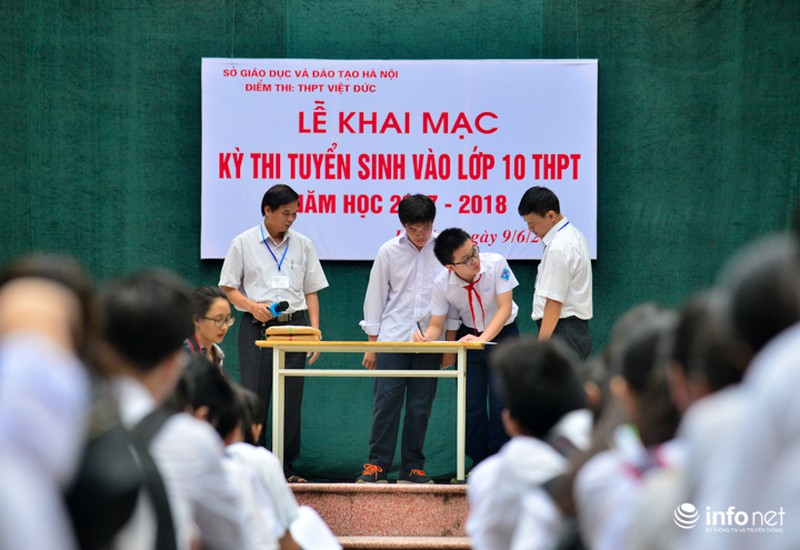 Hà Nội: Những hình ảnh đầu tiên về 76.000 thí sinh dự thi môn Ngữ văn lớp 10 - ảnh 11