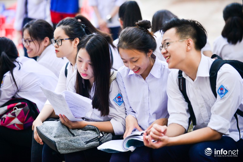 Hà Nội: Những hình ảnh đầu tiên về 76.000 thí sinh dự thi môn Ngữ văn lớp 10 - ảnh 6