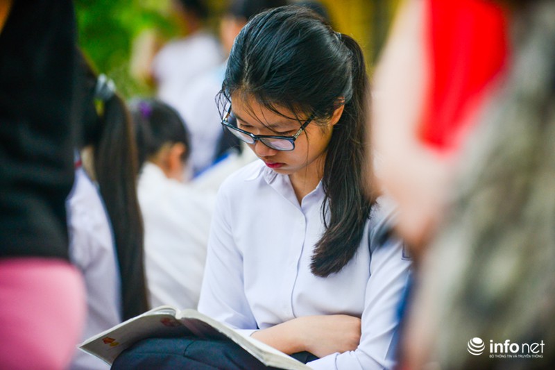 Hà Nội: Những hình ảnh đầu tiên về 76.000 thí sinh dự thi môn Ngữ văn lớp 10 - ảnh 7