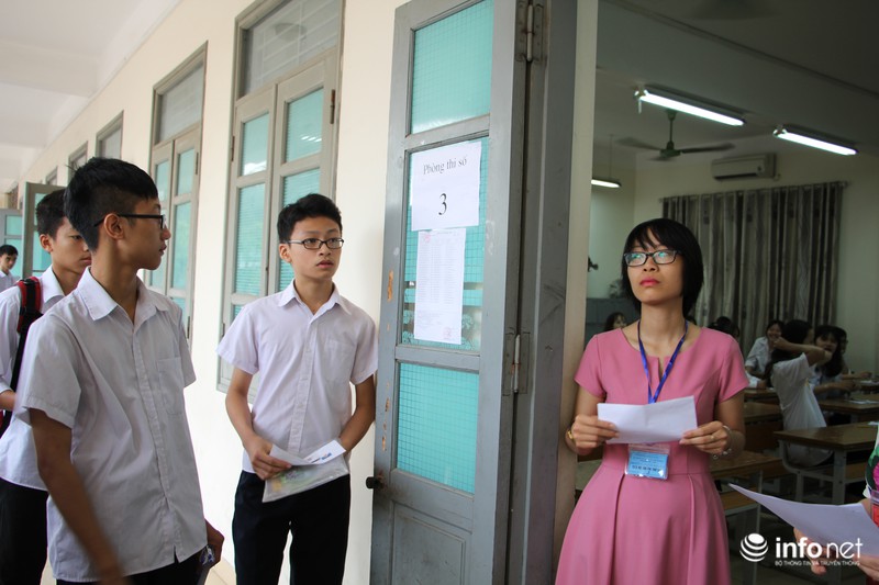 Hà Nội: Những hình ảnh đầu tiên về 76.000 thí sinh dự thi môn Ngữ văn lớp 10 - ảnh 18