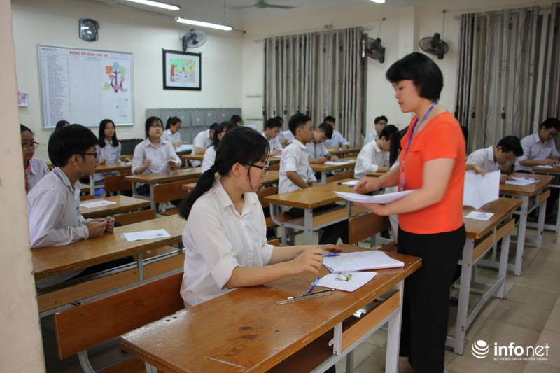 Hà Nội: Những hình ảnh đầu tiên về 76.000 thí sinh dự thi môn Ngữ văn lớp 10 - ảnh 1
