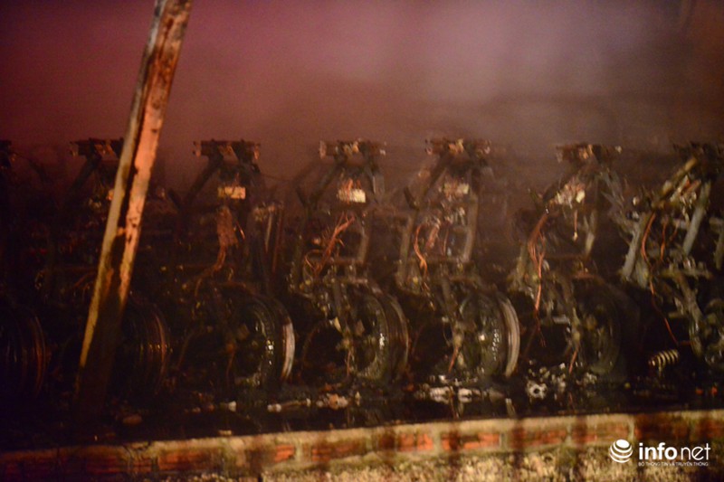 Hiện trường vụ cháy dữ dội kho xưởng tại Khu công nghiệp Nội Bài trong đêm - ảnh 7