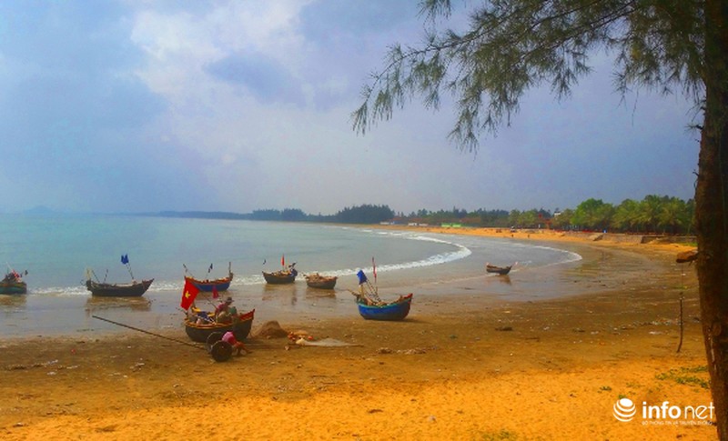 Hàng vạn du khách đến với ngôi đền linh thiêng nhất xứ Nghệ - ảnh 6