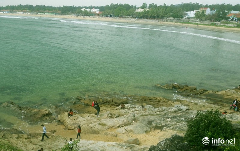 Hàng vạn du khách đến với ngôi đền linh thiêng nhất xứ Nghệ - ảnh 9