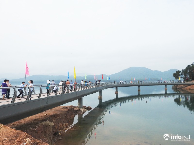 Hà Tĩnh: Thông cầu vào đền thờ cố Tổng Bí thư Lê Duẩn - ảnh 5