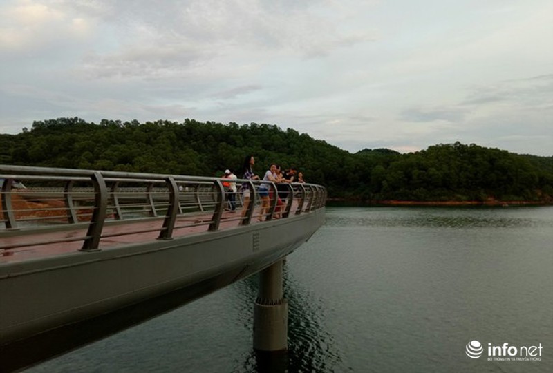 Hồ Kẻ Gỗ: Địa danh du lịch đầy ấn tượng của Hà Tĩnh - ảnh 1