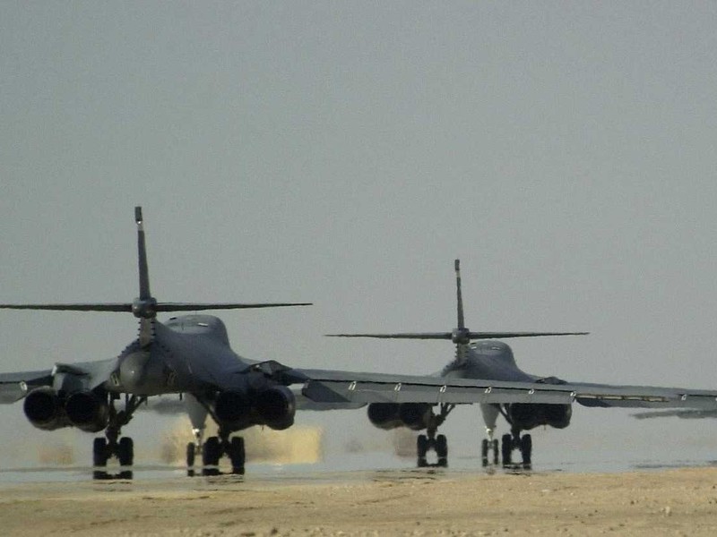 Oanh tạc cơ B-1 vẫn là 'pháo đài bay' sau 30 năm ra mắt - ảnh 7