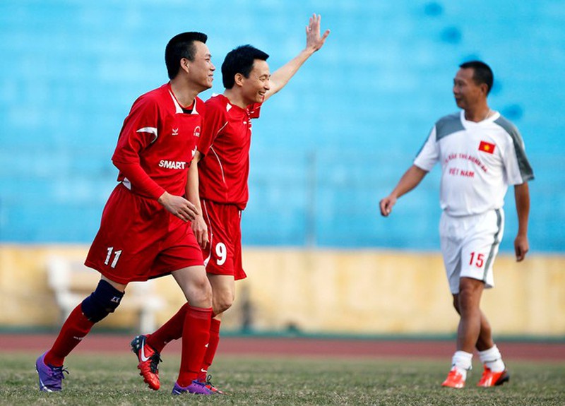 Hình ảnh Phó thủ tướng Vũ Đức Đam đi bóng điệu nghệ - ảnh 12