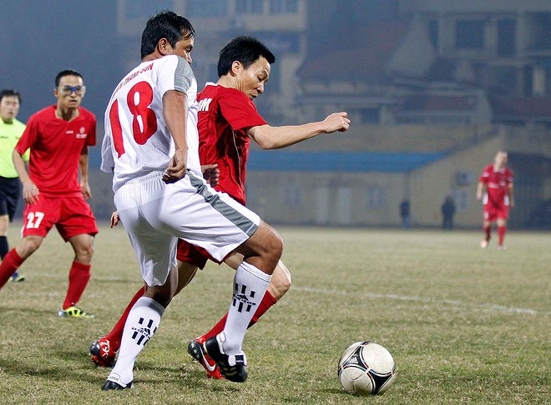 Hình ảnh Phó thủ tướng Vũ Đức Đam đi bóng điệu nghệ - ảnh 1