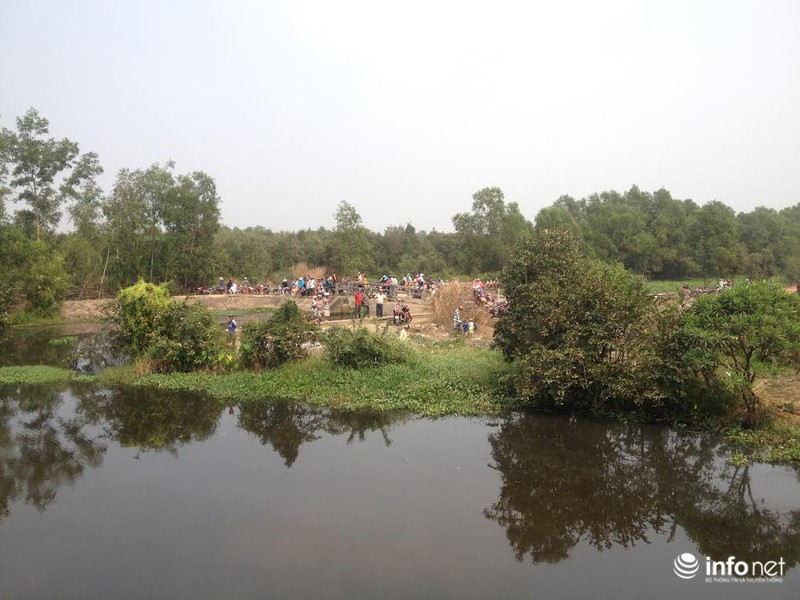 Hình ảnh khu vực hiện trường trực thăng quân sự UH-1 bị rơi - ảnh 9