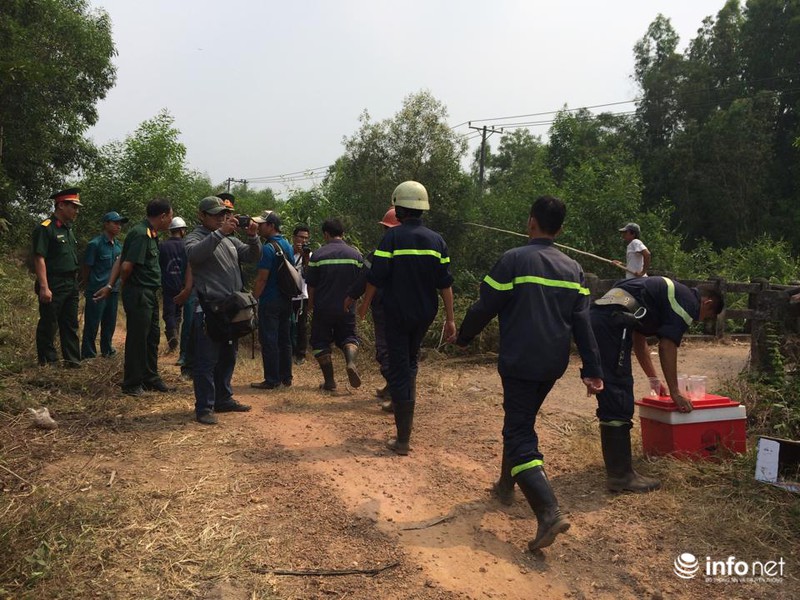 Hình ảnh khu vực hiện trường trực thăng quân sự UH-1 bị rơi - ảnh 7