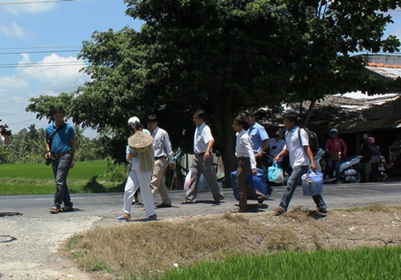 Hình ảnh bé Phát khỏe mạnh trở về bên vòng tay người thân - ảnh 2