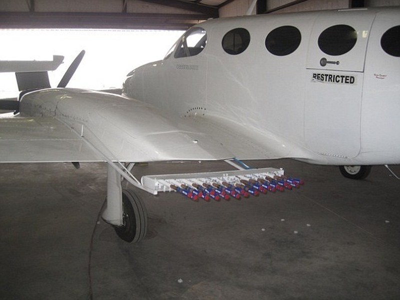 Dịch vụ bắn mây ngăn mưa cho đám cưới - ảnh 1