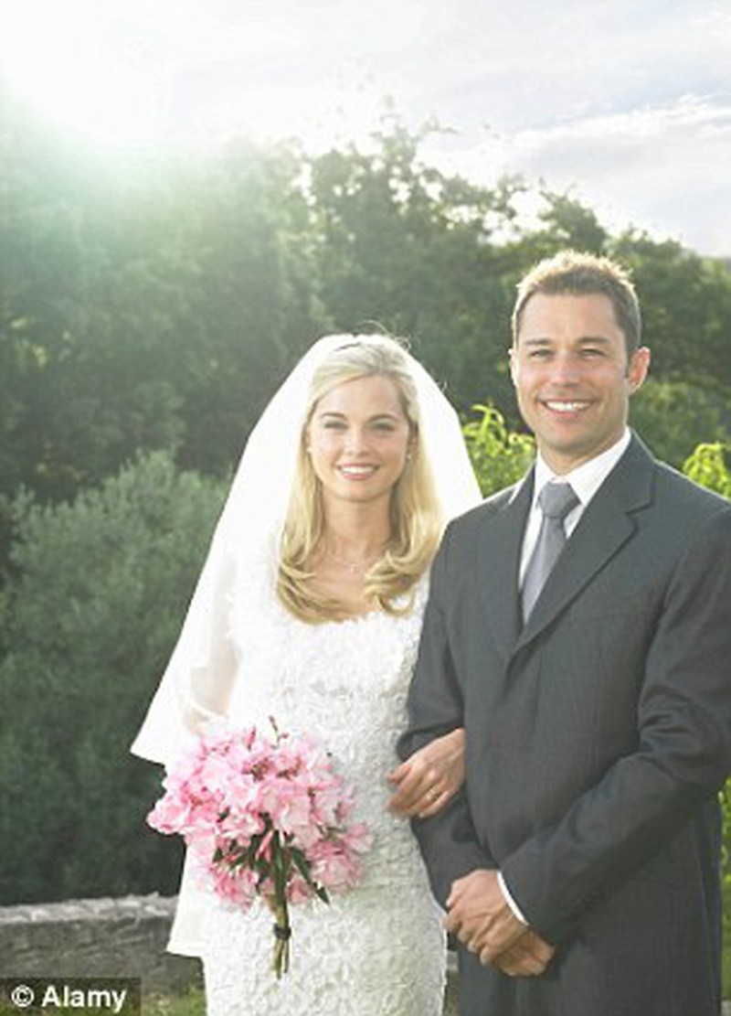 Dịch vụ bắn mây ngăn mưa cho đám cưới - ảnh 2