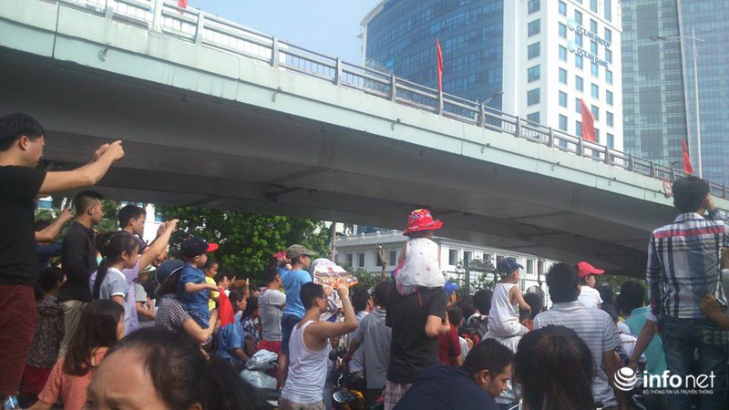 Toàn cảnh: Diễu binh, diễu hành mừng Quốc khánh trên đường phố Hà Nội - ảnh 37