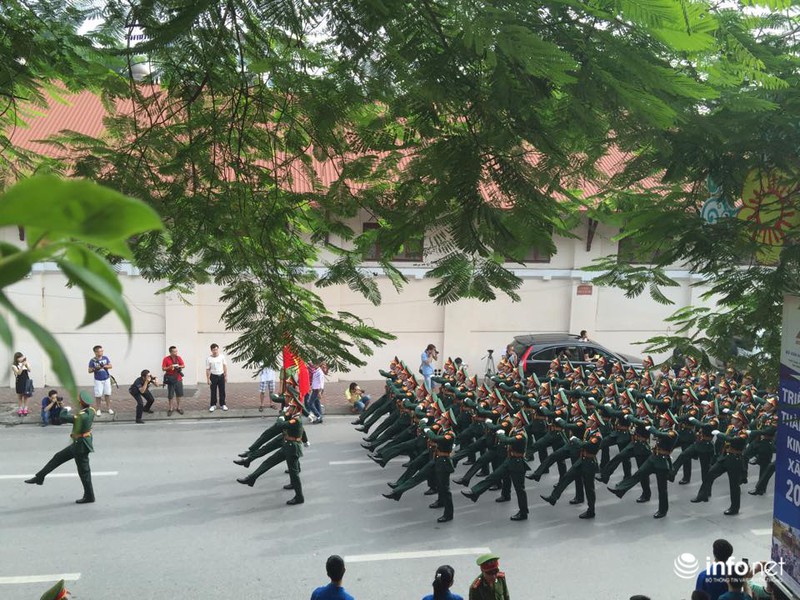 Toàn cảnh: Diễu binh, diễu hành mừng Quốc khánh trên đường phố Hà Nội - ảnh 31