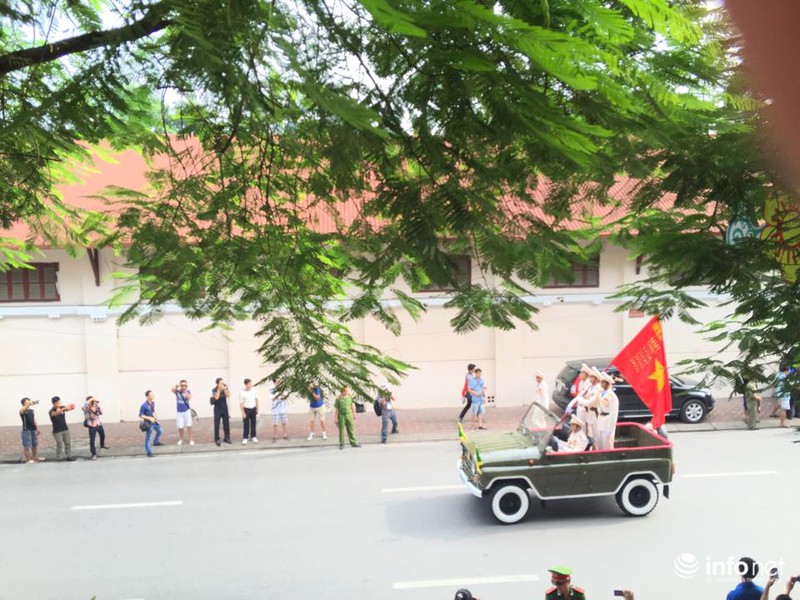 Toàn cảnh: Diễu binh, diễu hành mừng Quốc khánh trên đường phố Hà Nội - ảnh 22