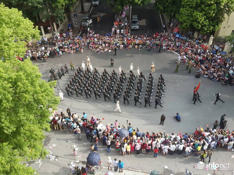 Toàn cảnh: Diễu binh, diễu hành mừng Quốc khánh trên đường phố Hà Nội - ảnh 27