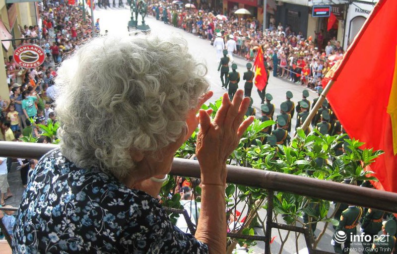 Toàn cảnh: Diễu binh, diễu hành mừng Quốc khánh trên đường phố Hà Nội - ảnh 17