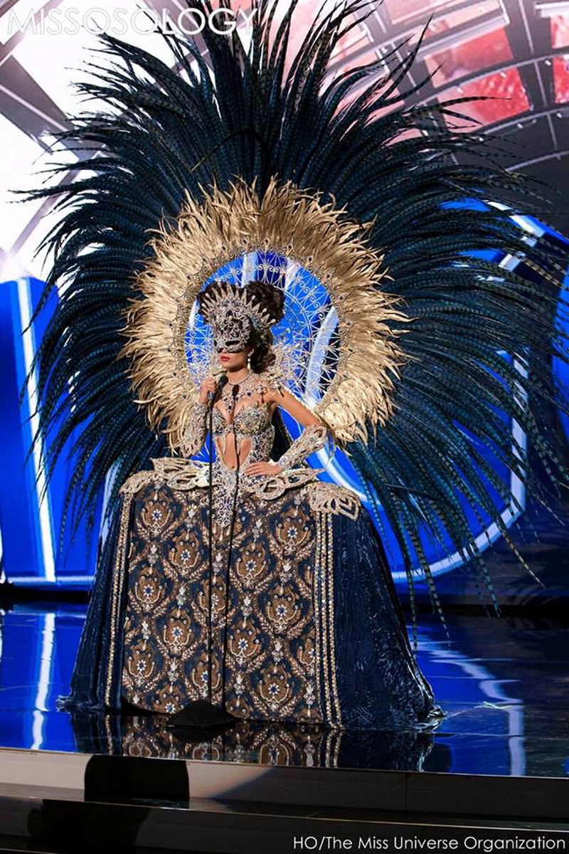 Ảnh Phạm Hương và các người đẹp Hoa hậu Hoàn vũ 2015 thi trang phục dân tộc - ảnh 12