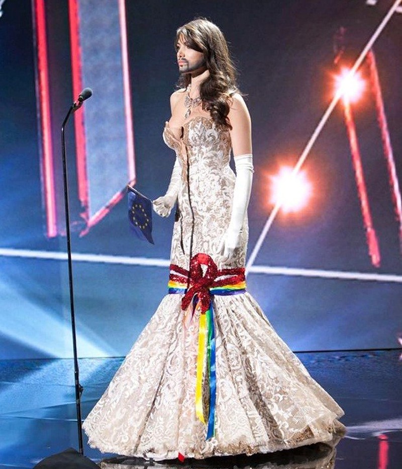 Ảnh Phạm Hương và các người đẹp Hoa hậu Hoàn vũ 2015 thi trang phục dân tộc - ảnh 14