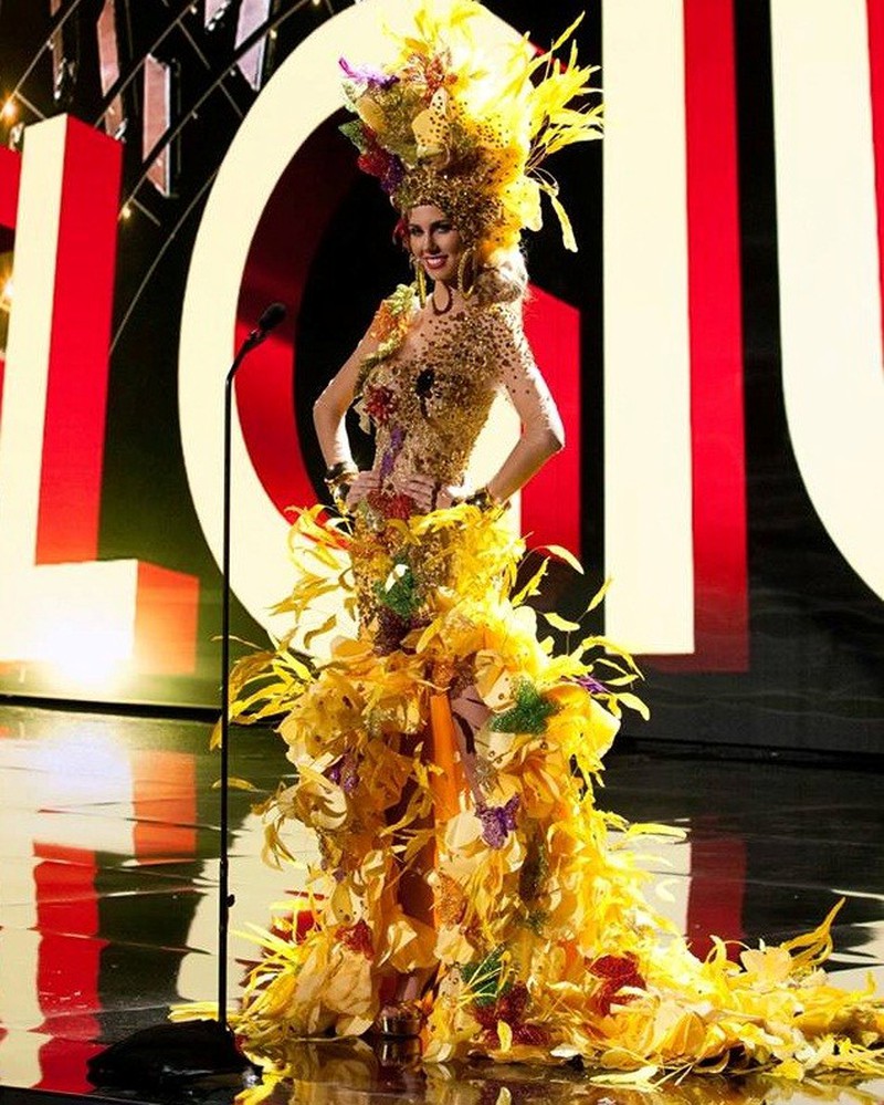 Ảnh Phạm Hương và các người đẹp Hoa hậu Hoàn vũ 2015 thi trang phục dân tộc - ảnh 11