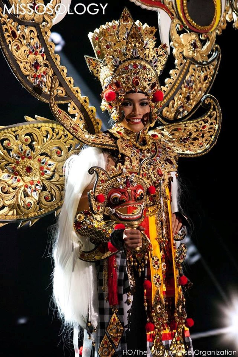 Ảnh Phạm Hương và các người đẹp Hoa hậu Hoàn vũ 2015 thi trang phục dân tộc - ảnh 3