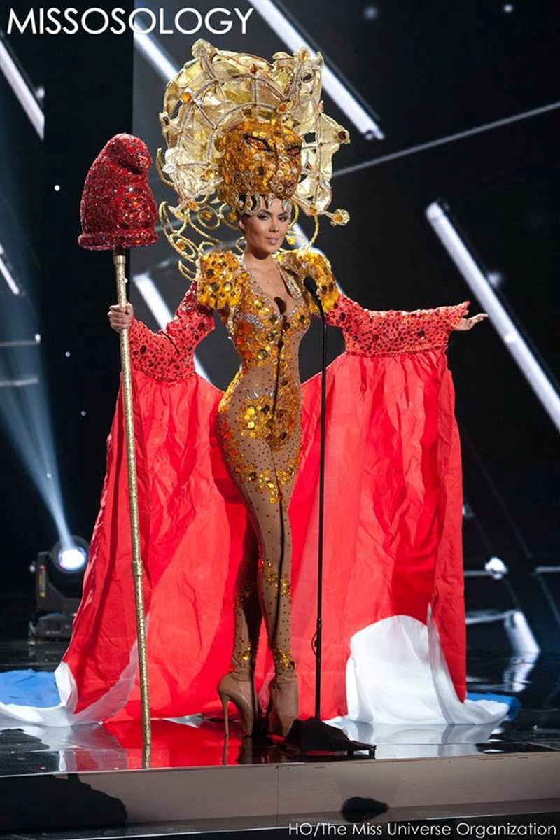 Ảnh Phạm Hương và các người đẹp Hoa hậu Hoàn vũ 2015 thi trang phục dân tộc - ảnh 18