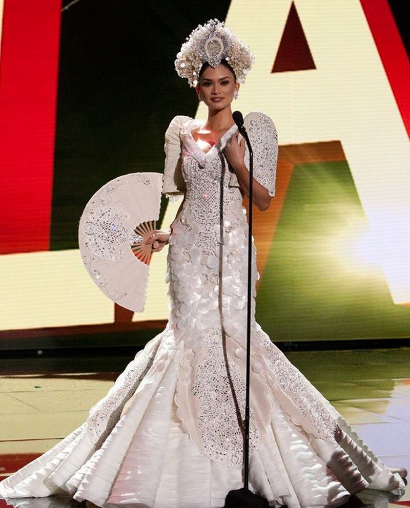 Ảnh Phạm Hương và các người đẹp Hoa hậu Hoàn vũ 2015 thi trang phục dân tộc - ảnh 5