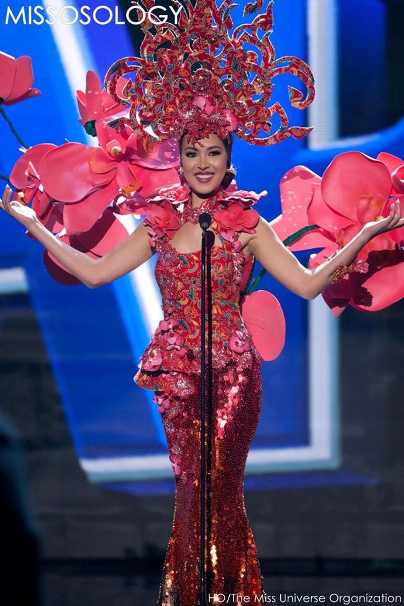 Ảnh Phạm Hương và các người đẹp Hoa hậu Hoàn vũ 2015 thi trang phục dân tộc - ảnh 8