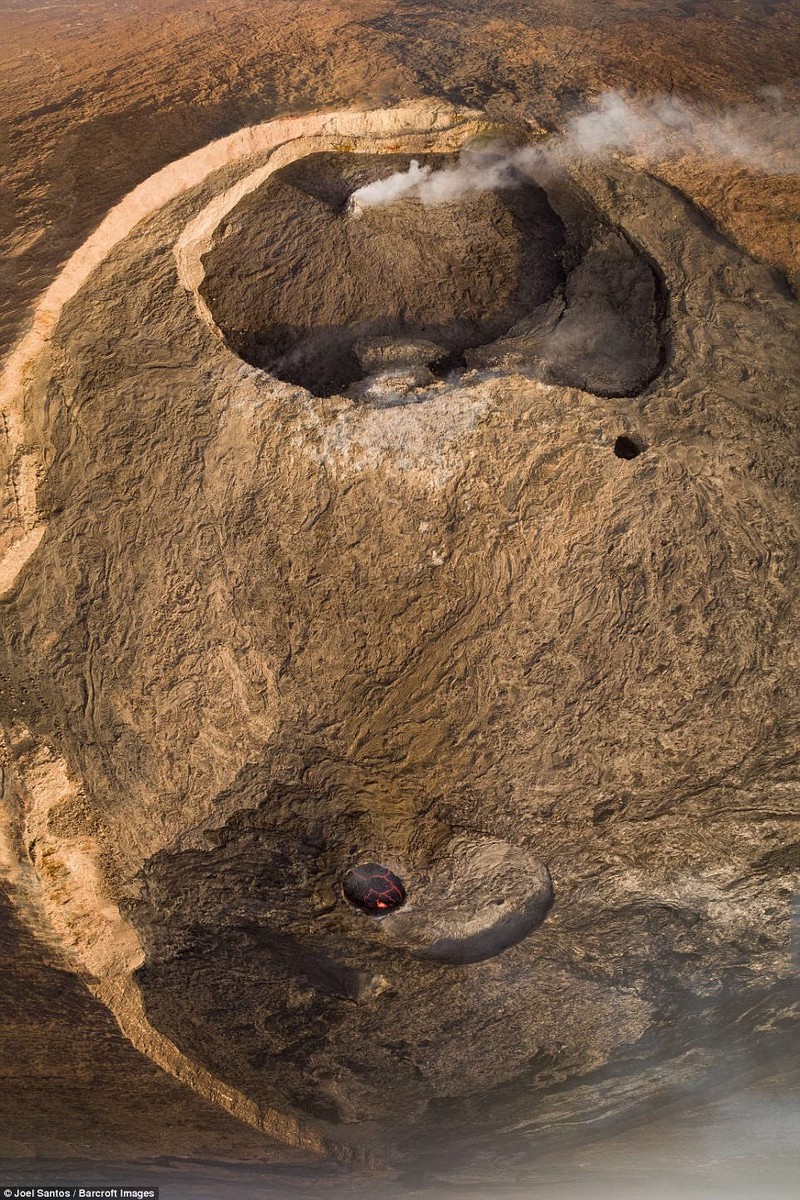 Cổng Địa Ngục - hồ nham thạch cháy suốt trăm năm - ảnh 13