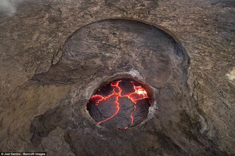 Cổng Địa Ngục - hồ nham thạch cháy suốt trăm năm - ảnh 9