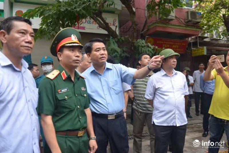 Sập nhà số 43 Cửa Bắc: Đã xác định có nạn nhân tử vong - ảnh 13