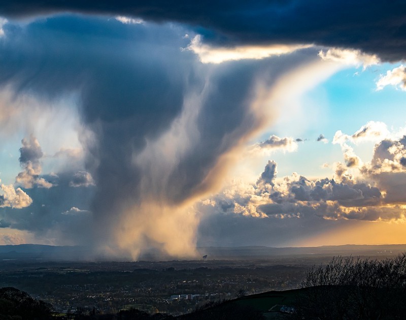 Ấn tượng ảnh vòi rồng tại Chung kết Ảnh Thời tiết của Năm - ảnh 4