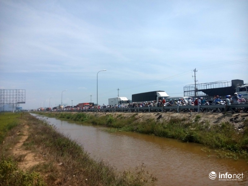 Ảnh hiện trường vụ máy bay rơi ở Phú Yên - ảnh 13