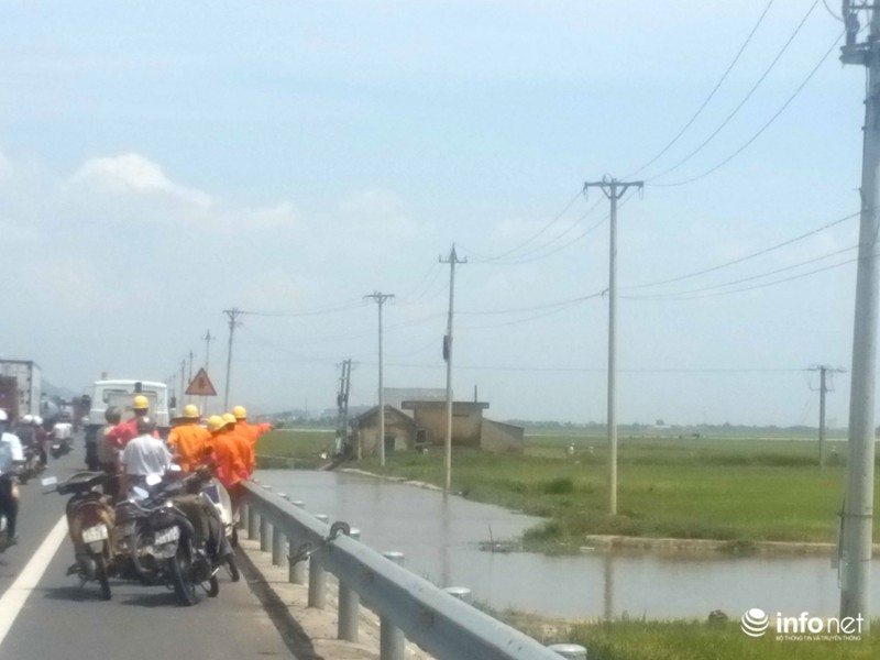 Ảnh hiện trường vụ máy bay rơi ở Phú Yên - ảnh 16