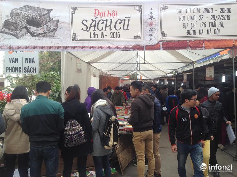 Hàng nghìn người nô nức “trảy hội” sách cũ - ảnh 1