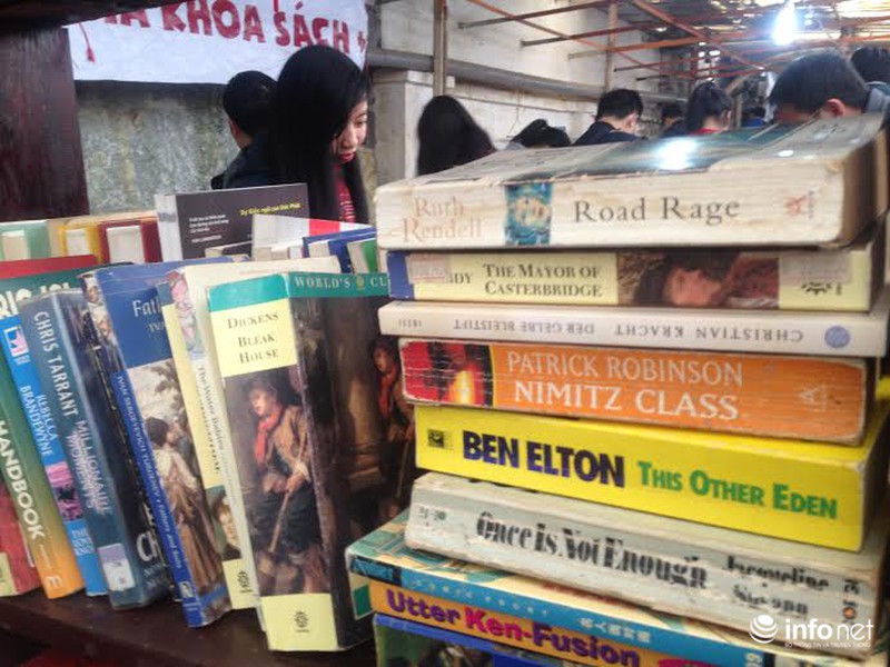 Hàng nghìn người nô nức “trảy hội” sách cũ - ảnh 3