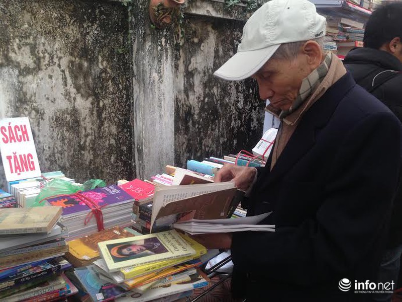 Hàng nghìn người nô nức “trảy hội” sách cũ - ảnh 6
