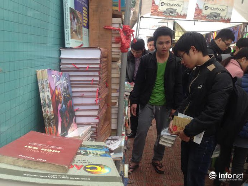 Hàng nghìn người nô nức “trảy hội” sách cũ - ảnh 5