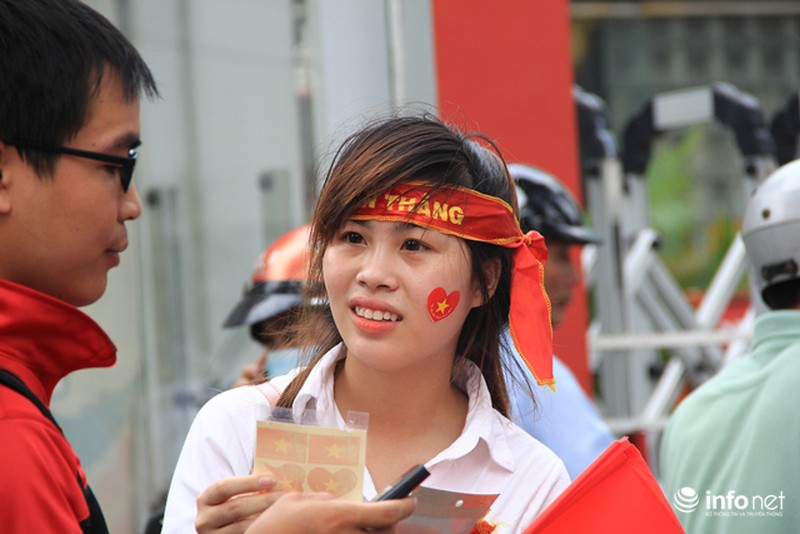 TP.HCM: Người hâm mộ hướng về “chảo lửa” Mỹ Đình - ảnh 7