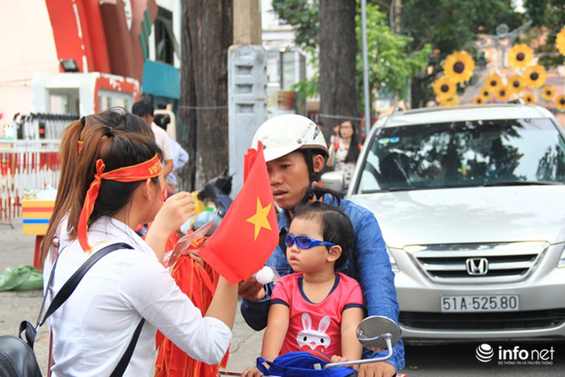 TP.HCM: Người hâm mộ hướng về “chảo lửa” Mỹ Đình - ảnh 9