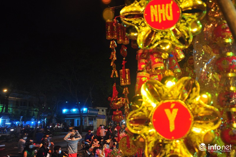 Phố người Hoa rực rỡ đồ trang trí Tết - ảnh 13