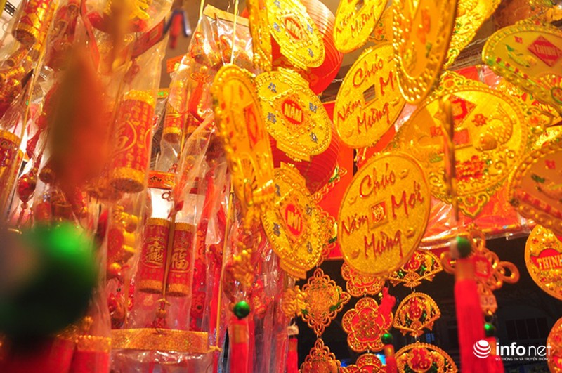 Phố người Hoa rực rỡ đồ trang trí Tết - ảnh 2