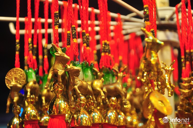 Phố người Hoa rực rỡ đồ trang trí Tết - ảnh 4