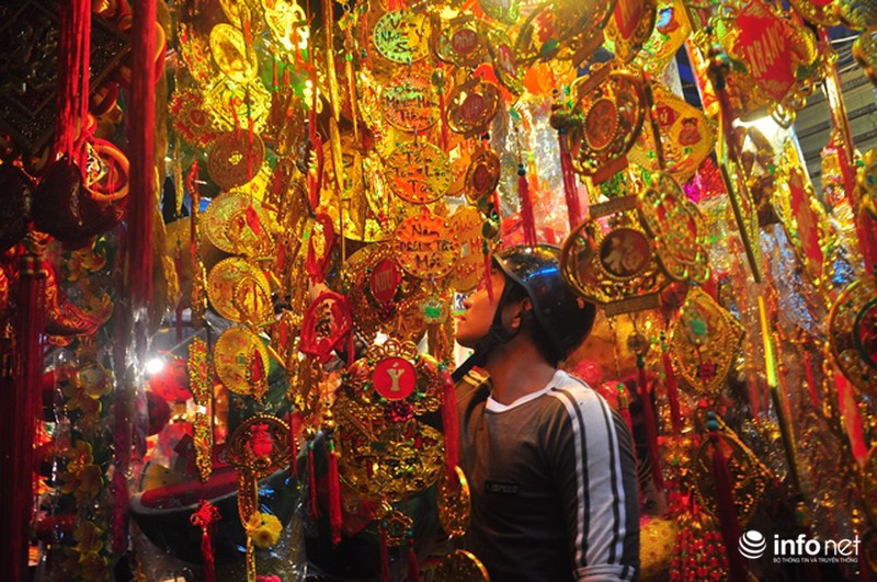 Phố người Hoa rực rỡ đồ trang trí Tết - ảnh 6