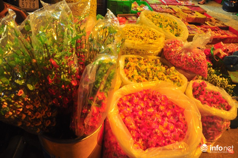 Phố người Hoa rực rỡ đồ trang trí Tết - ảnh 8